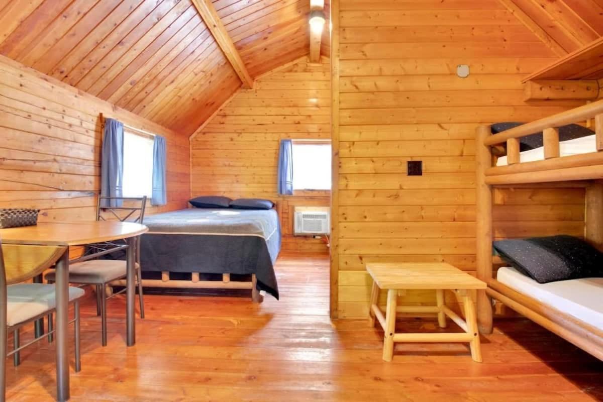 Secluded Rustic Cabin With Views 블루밍턴 외부 사진
