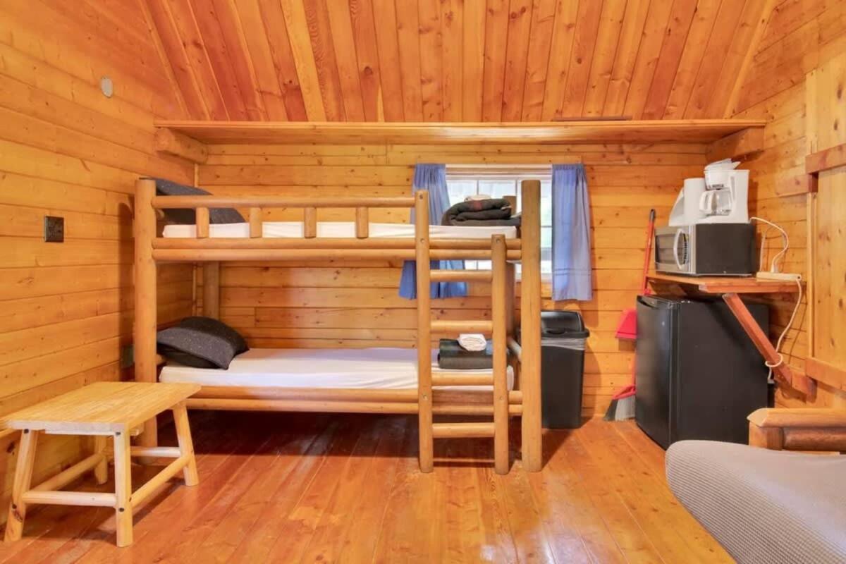 Secluded Rustic Cabin With Views 블루밍턴 외부 사진