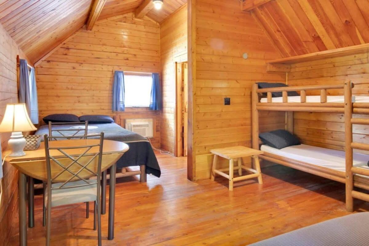 Secluded Rustic Cabin With Views 블루밍턴 외부 사진